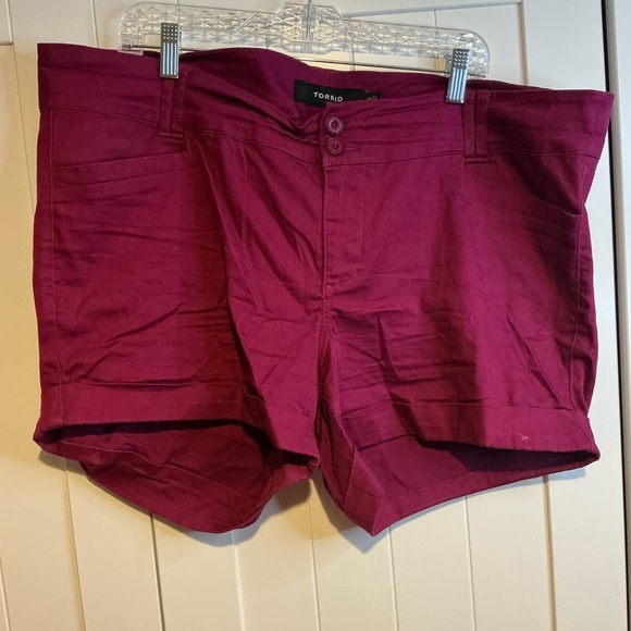 Torrid Women’s Burgundy Shorts Size 20 - Picture 1 of 4
